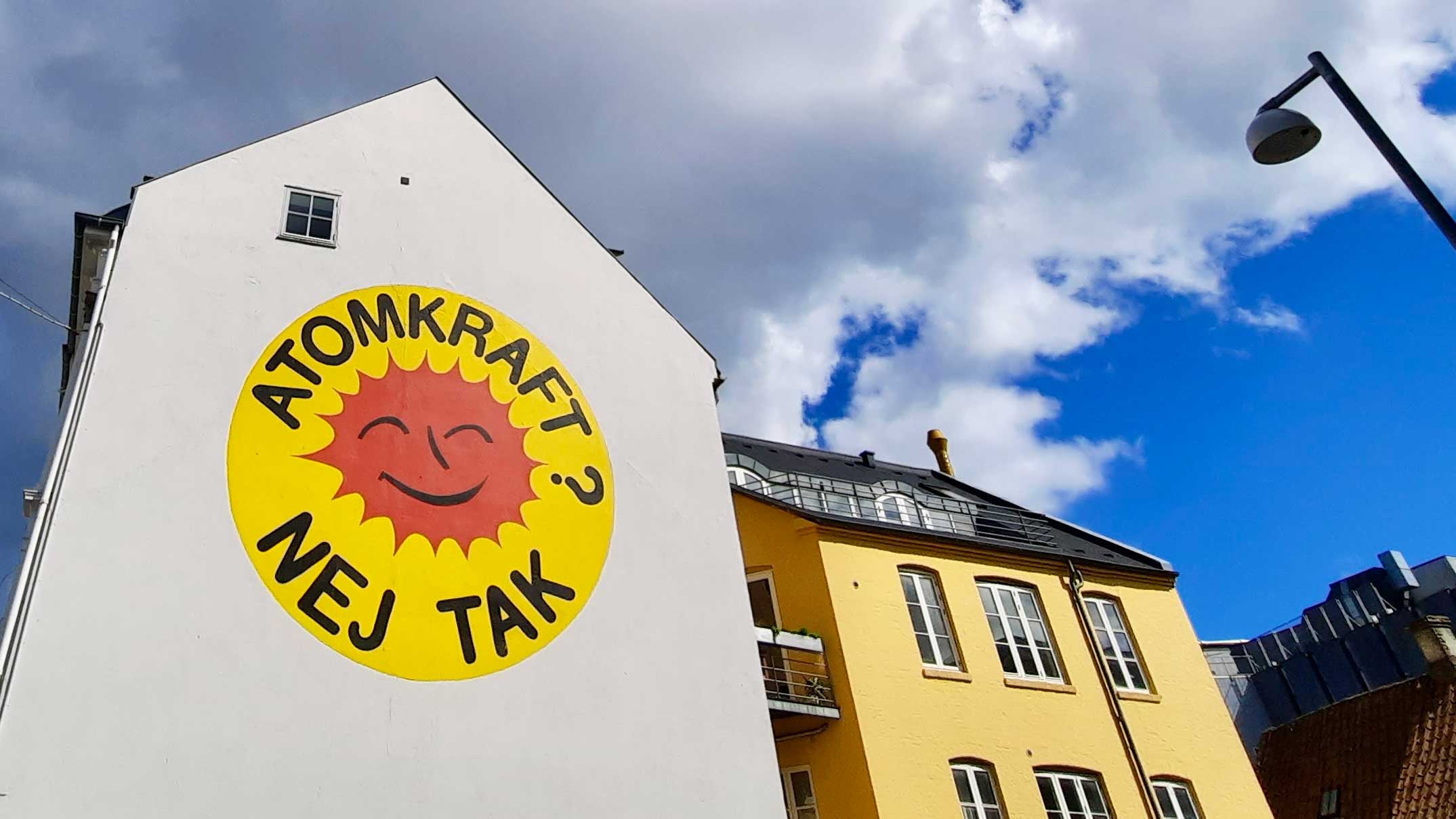 Atomkraft? Nej tak (dänisch: Nein danke) auf Hausfassade, Foto: Ciara Ní Riain, CC BY-SA 4.0